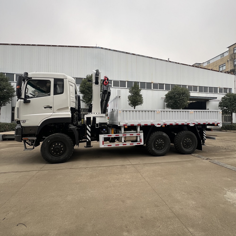  Dongfeng 6x6 six-drive truck crane 