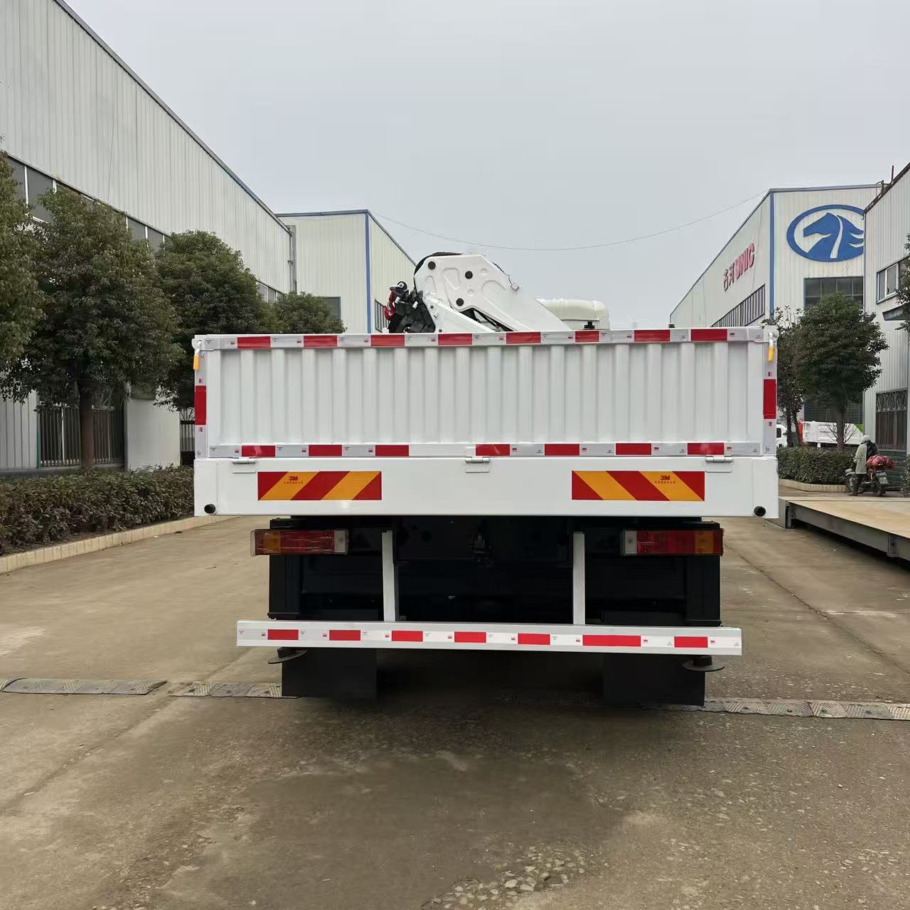  Dongfeng 6x6 six-drive truck crane 
