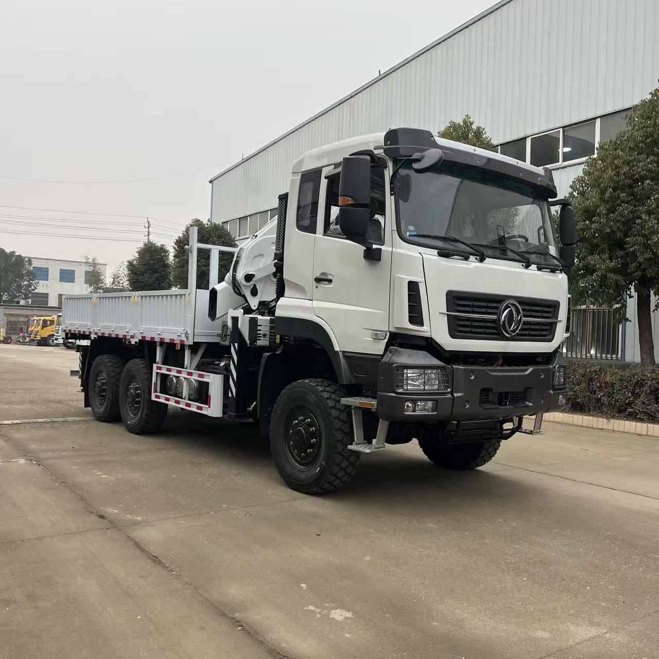  Dongfeng 6x6 six-drive truck crane 