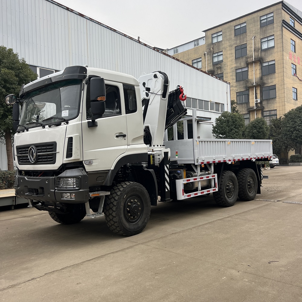  Dongfeng 6x6 six-drive truck crane 