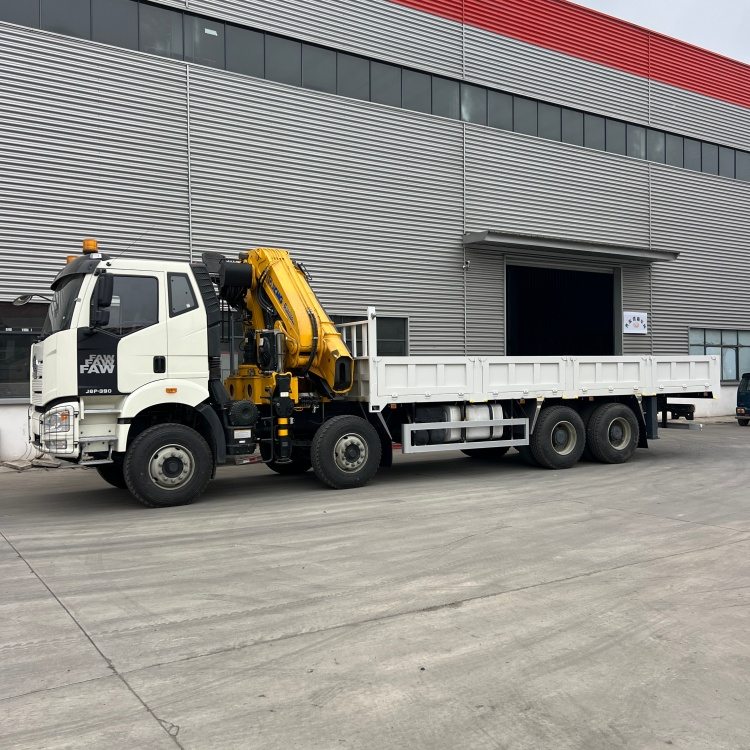 Liberation 8*4 truck crane
