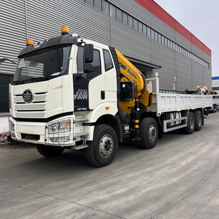 Liberation 8*4 truck crane