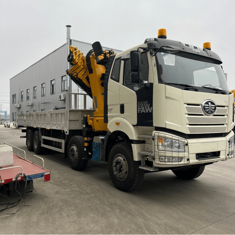 Liberation 8*4 truck crane