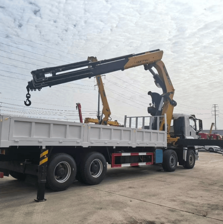 Liberation 8*4 truck crane